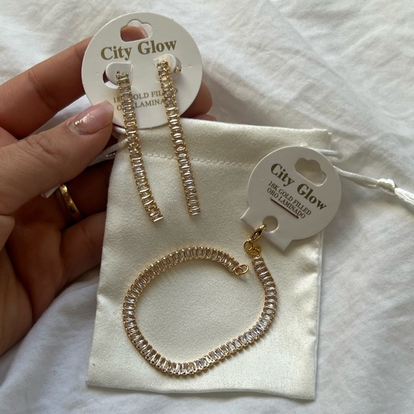 NWT City Glow 18K Gold Filled Bracelet and Earrings Set - Picture 2 of 9